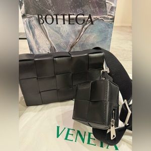 *** BOTTEGA VENETA Cassette with detachable strap***